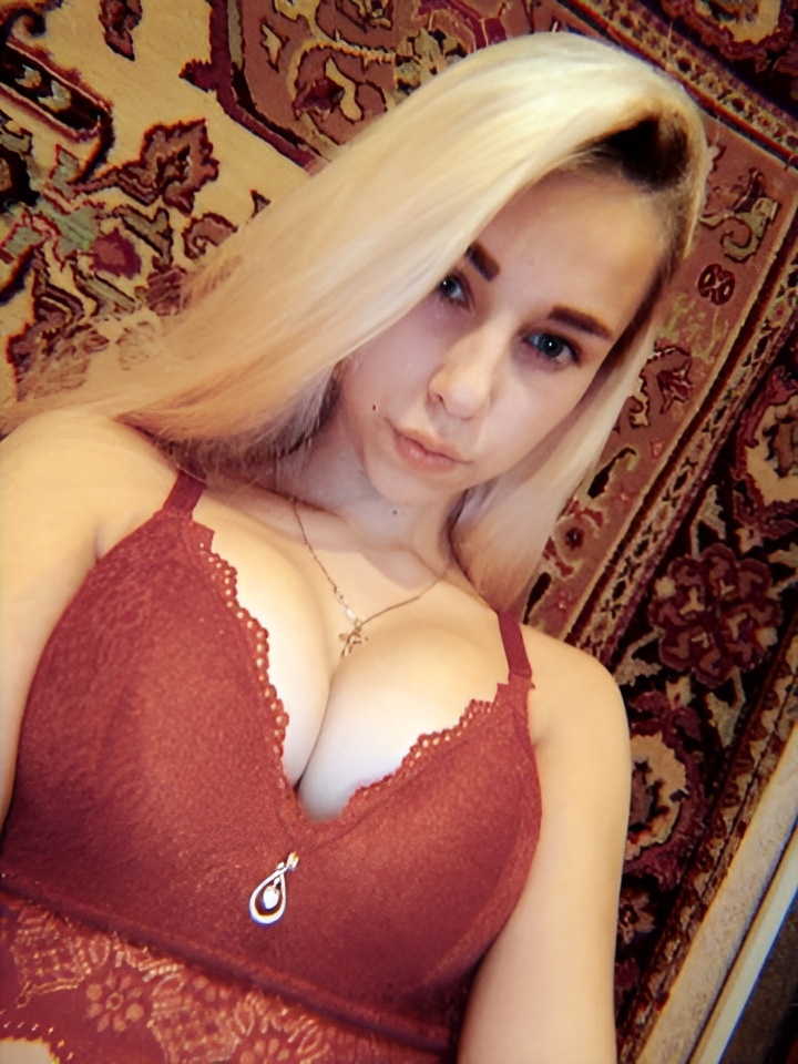 Соня привлекальеная девушка из Бердска цена от 5000 руб