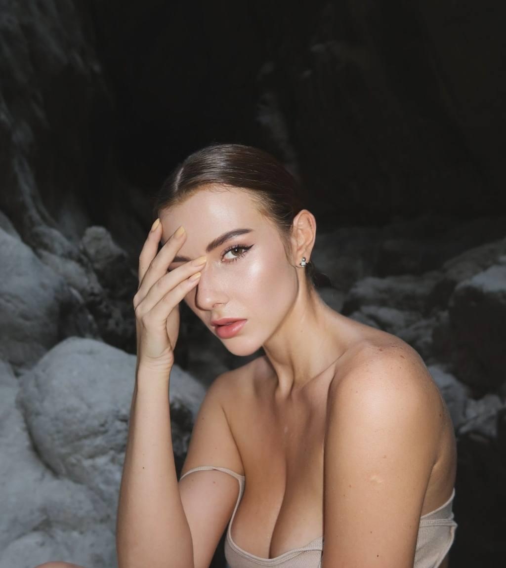 Янка привлекальеная девушка из Бердска цена от 7000 руб