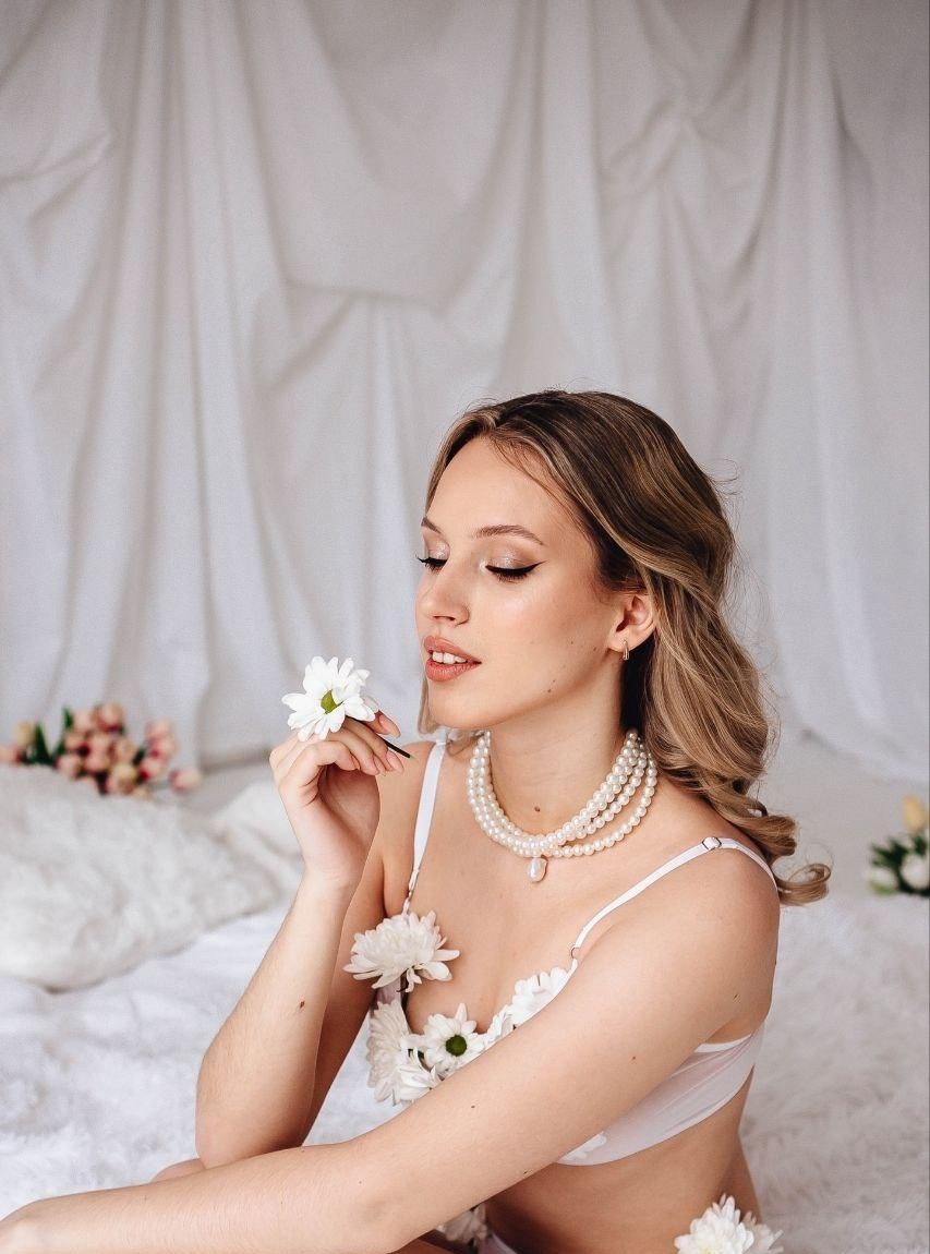 Аня привлекальеная девушка из Бердска цена от 7000 руб