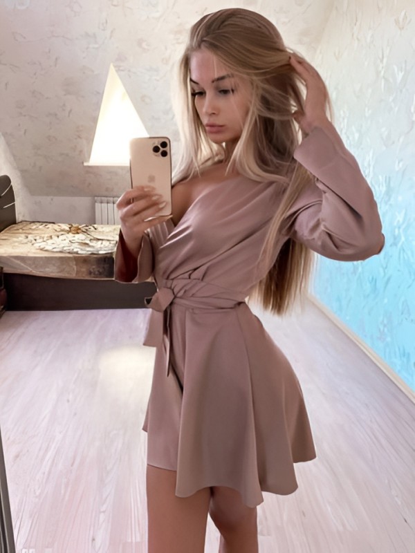 Леся привлекательная девушка из Бердска цена от 2500 руб