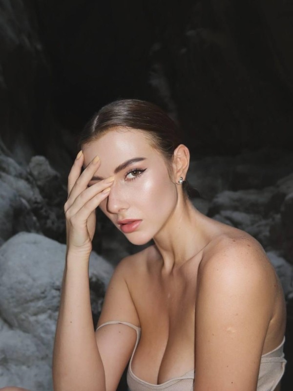 Янка привлекательная девушка из Бердска цена от 7000 руб